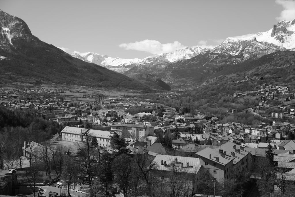 Auberge De La Paix Briançon Exteriör bild