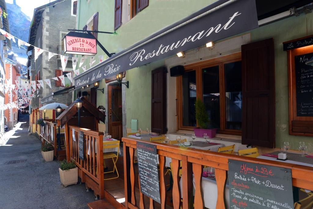 Auberge De La Paix Briançon Exteriör bild