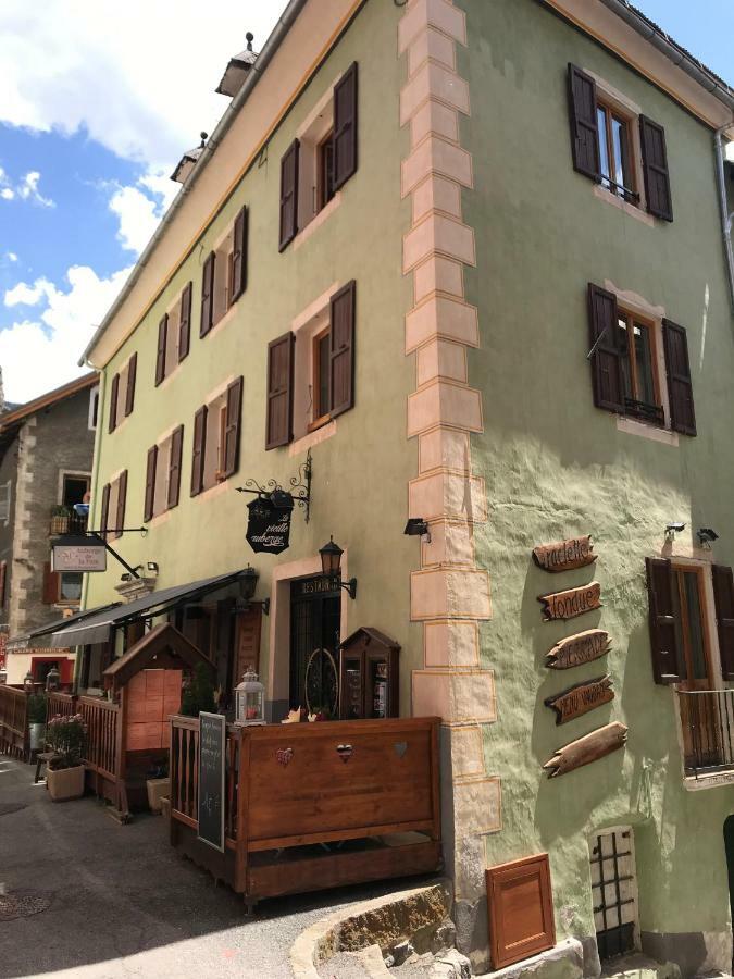 Auberge De La Paix Briançon Exteriör bild